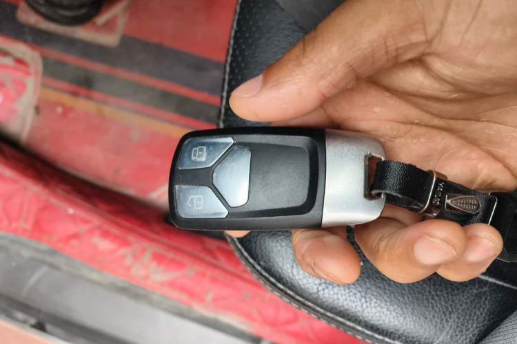 Used Peugeot 4008 2013 2.0L Two-Wheel Drive Luxury Version Vehicle Key