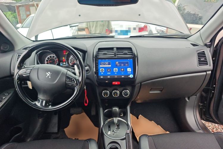 Used Peugeot 4008 2013 2.0L Two-Wheel Drive Fashion Edition Center Console