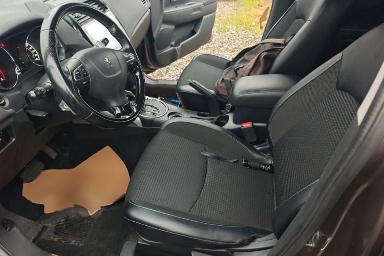 Used Peugeot 4008 2013 2.0L Two-Wheel Drive Fashion Edition Left Front Seat