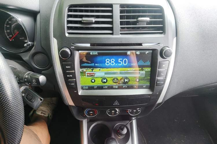 Used Peugeot 4008 2013 2.0L Two-Wheel Drive Entry-Level Trim Audio And AC Panel