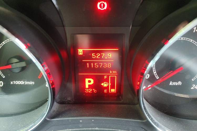 Used Peugeot 4008 2013 2.0L Two-Wheel Drive Entry-Level Trim Odometer Close Up