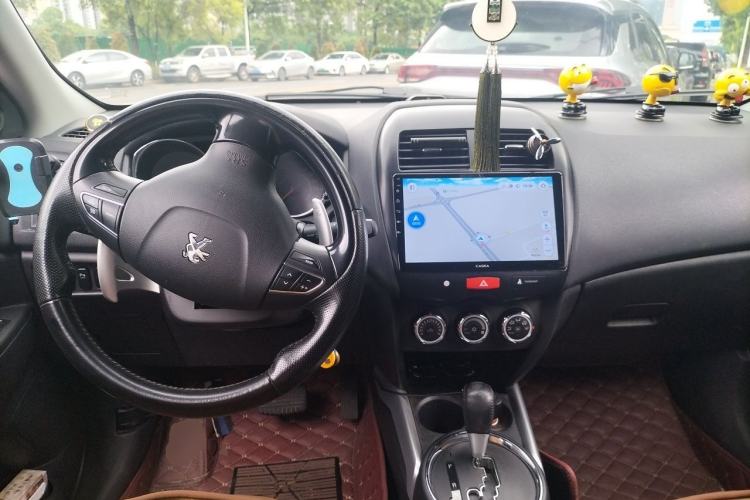 Used Peugeot 4008 2013 2.0L Two-Wheel Drive Entry-Level Trim Center Console