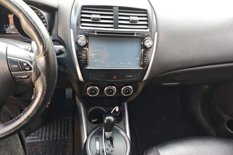Used Peugeot 4008 2013 2.0L Two-Wheel Drive Fashion Edition Audio And AC Panel
