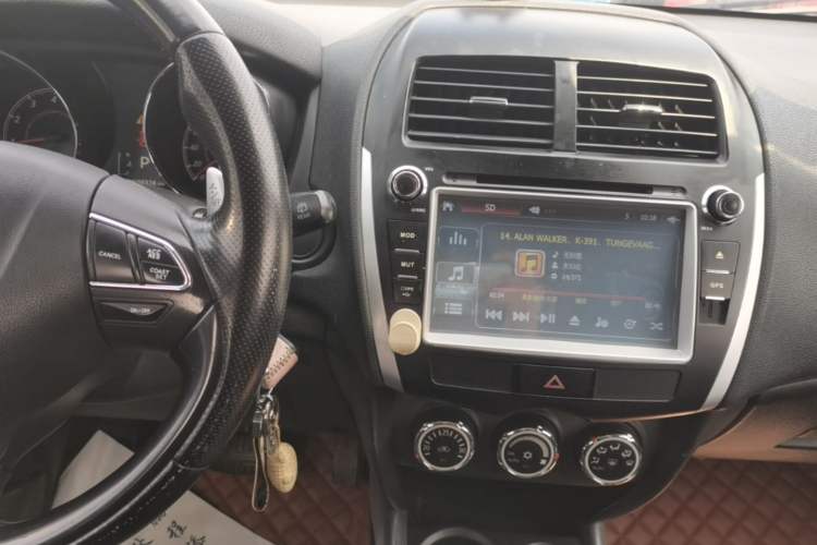 Used Peugeot 4008 2013 2.0L Two-Wheel Drive Fashion Edition Audio And AC Panel