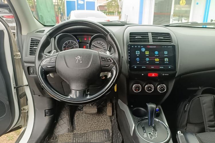 Used Peugeot 4008 2013 2.0L 4x4 Fashion Edition Center Console