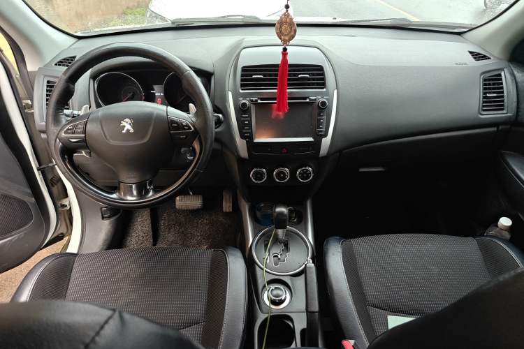 Used Peugeot 4008 2013 2.0L 4x4 Fashion Edition Center Console