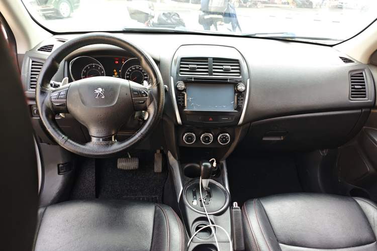 Used Peugeot 4008 2013 2.0L Two-Wheel Drive Fashion Edition Center Console