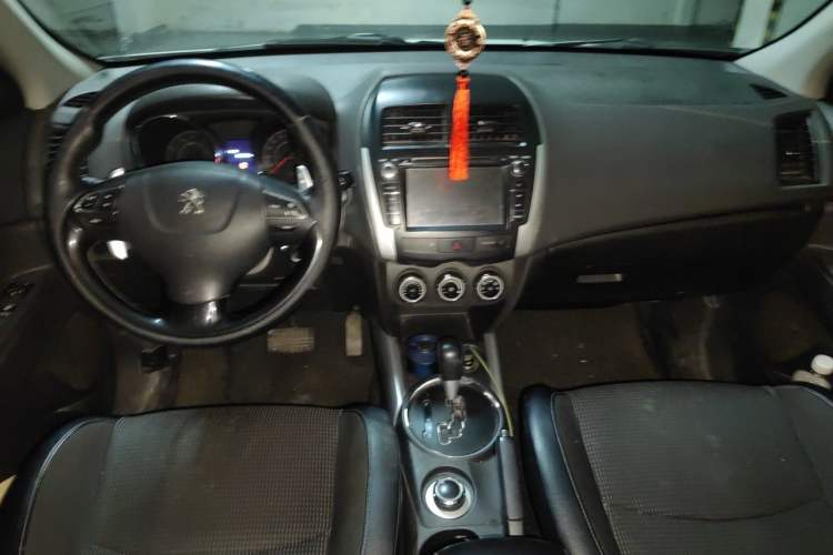 Used Peugeot 4008 2013 2.0L 4x4 Fashion Edition Center Console