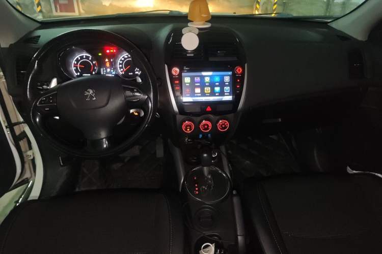 Used Peugeot 4008 2013 2.0L Two-Wheel Drive Fashion Edition Center Console