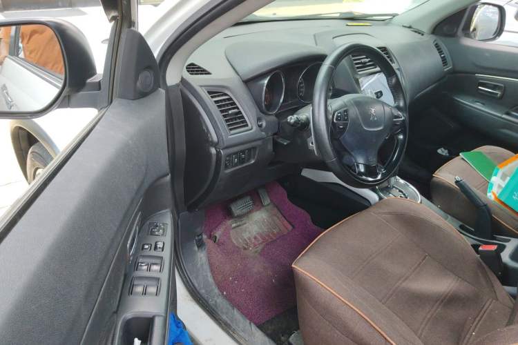 Used Peugeot 4008 2013 2.0L 4x4 Fashion Edition Driver Seat