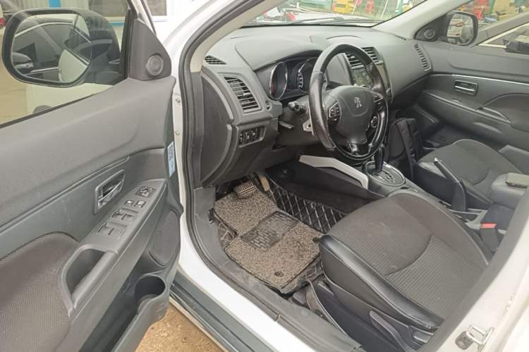 Used Peugeot 4008 2013 2.0L 4x4 Fashion Edition Driver Seat
