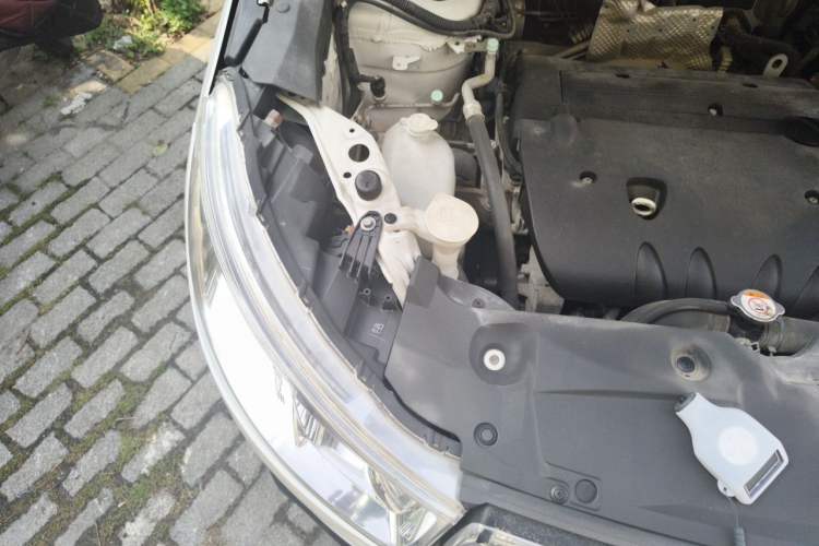 Used Peugeot 4008 2013 2.0L Two-Wheel Drive Entry-Level Trim Engine Bay Right