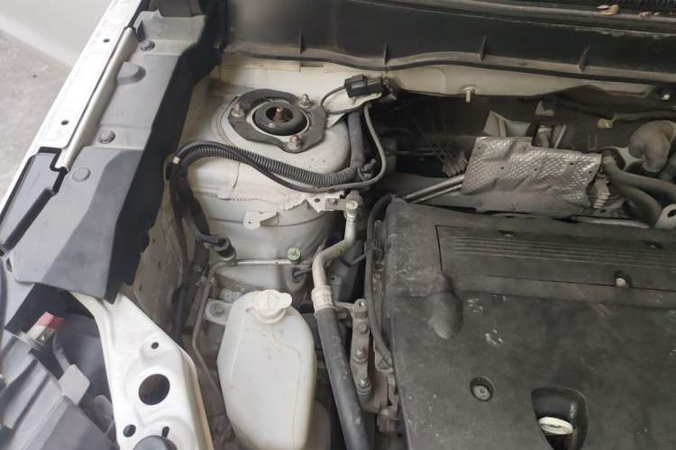 Used Peugeot 4008 2013 2.0L Two-Wheel Drive Entry-Level Trim Engine Bay Right