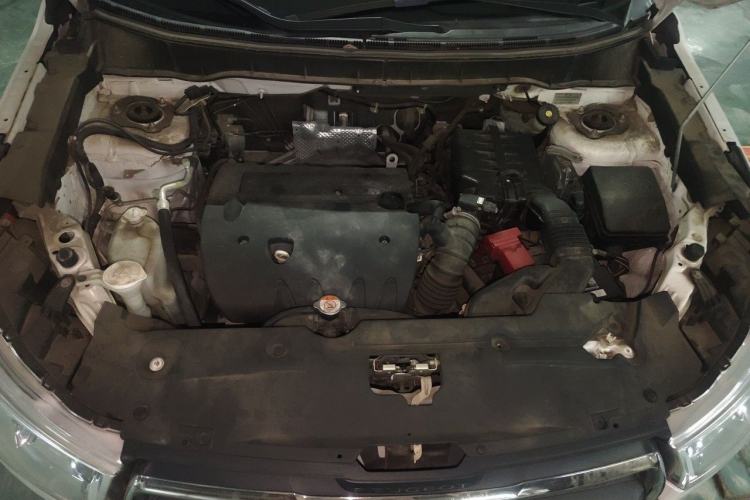 Used Peugeot 4008 2013 2.0L Two-Wheel Drive Fashion Edition Engine Bay