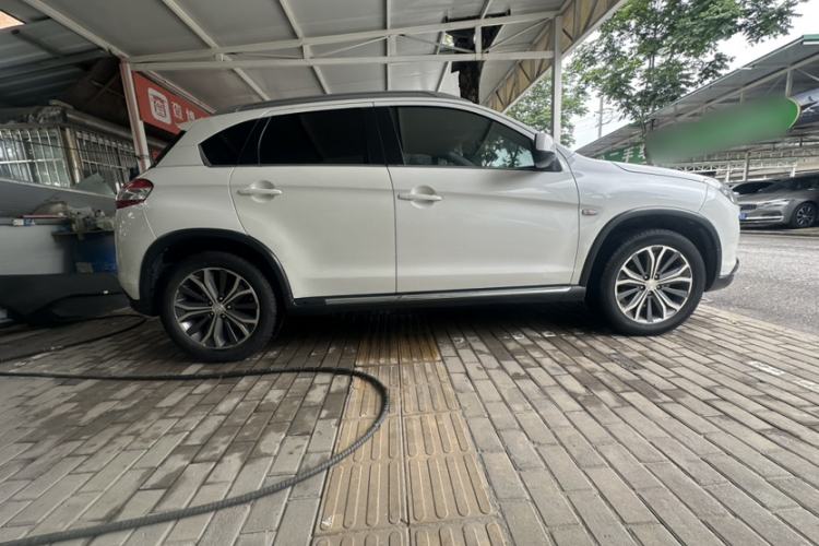 Used Peugeot 4008 2013 2.0L Two-Wheel Drive Fashion Edition Exterior 2