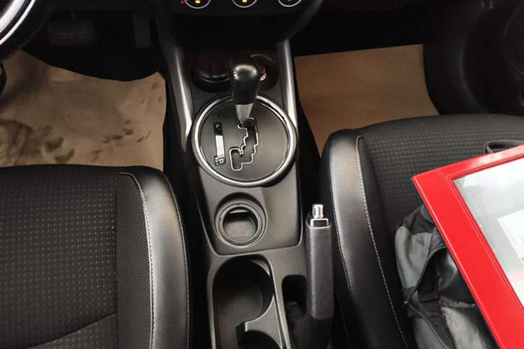 Used Peugeot 4008 2013 2.0L Two-Wheel Drive Entry-Level Trim Gear Lever