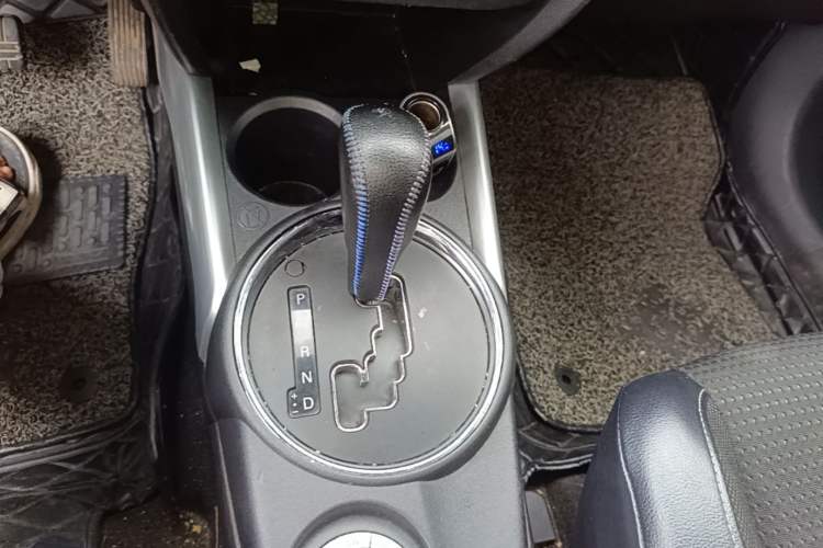 Used Peugeot 4008 2013 2.0L 4x4 Fashion Edition Gear Lever