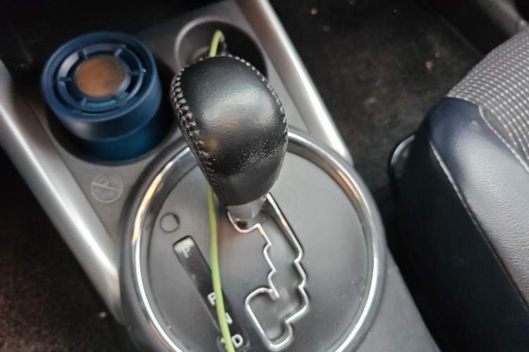 Used Peugeot 4008 2013 2.0L 4x4 Fashion Edition Gear Lever