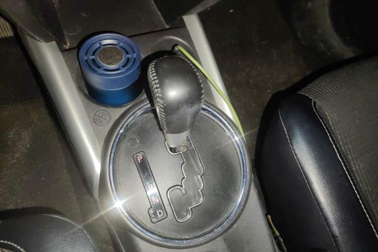 Used Peugeot 4008 2013 2.0L 4x4 Fashion Edition Gear Lever
