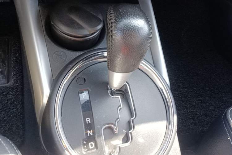 Used Peugeot 4008 2013 2.0L Two-Wheel Drive Luxury Version Gear Lever