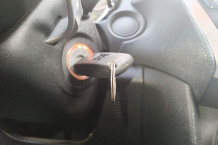 Used Peugeot 4008 2013 2.0L Two-Wheel Drive Entry-Level Trim Interior 1