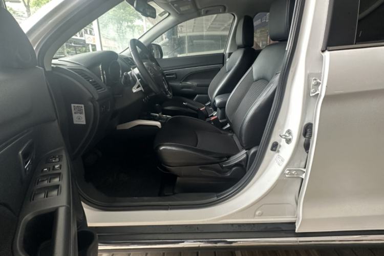 Used Peugeot 4008 2013 2.0L Two-Wheel Drive Fashion Edition Interior 4