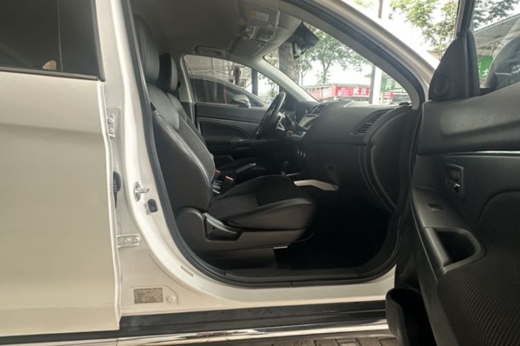 Used Peugeot 4008 2013 2.0L Two-Wheel Drive Fashion Edition Interior 6