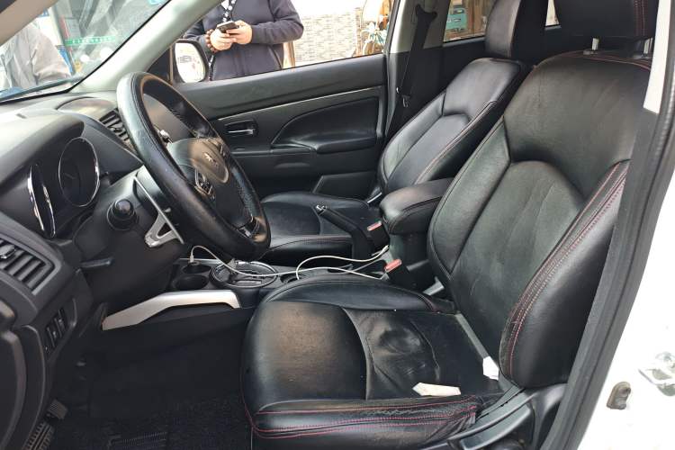 Used Peugeot 4008 2013 2.0L Two-Wheel Drive Fashion Edition Left Front Seat