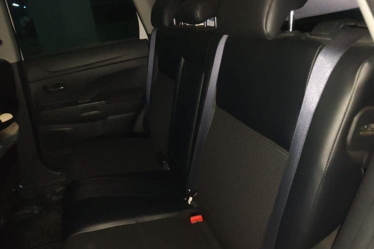 Used Peugeot 4008 2013 2.0L Two-Wheel Drive Fashion Edition Left Rear Seat