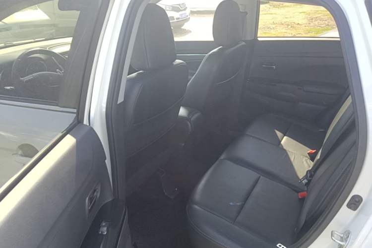 Used Peugeot 4008 2013 2.0L Two-Wheel Drive Luxury Version Left Rear Seat
