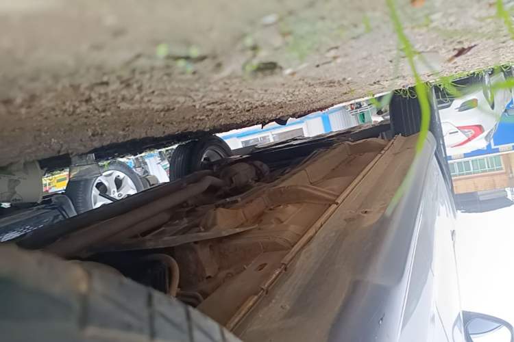 Used Peugeot 4008 2013 2.0L 4x4 Fashion Edition Left Side Sill