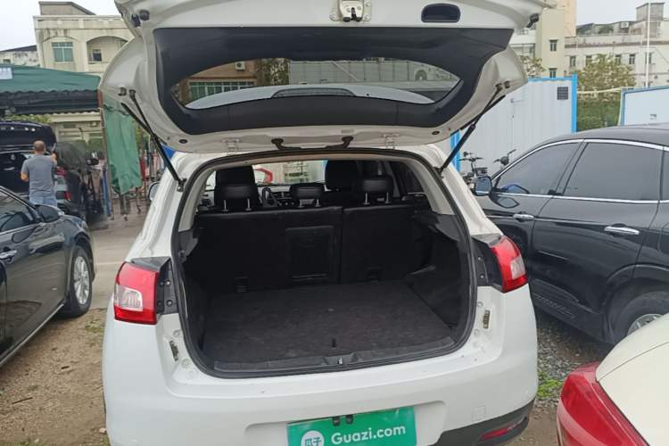 Used Peugeot 4008 2013 2.0L 4x4 Fashion Edition Trunk
