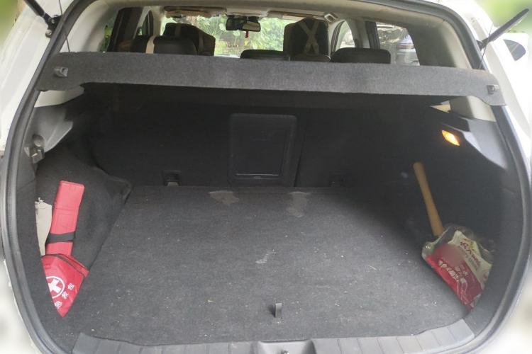 Used Peugeot 4008 2013 2.0L Two-Wheel Drive Entry-Level Trim Trunk