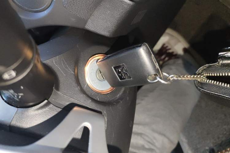 Used Peugeot 4008 2013 2.0L Two-Wheel Drive Entry-Level Trim Vehicle Key