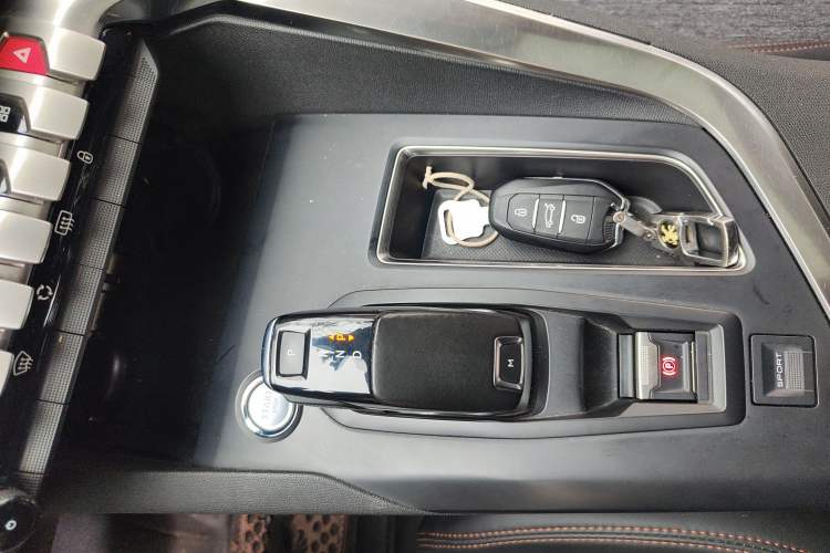 Used Peugeot 4008 2017 350THP Elite Edition Gear Lever