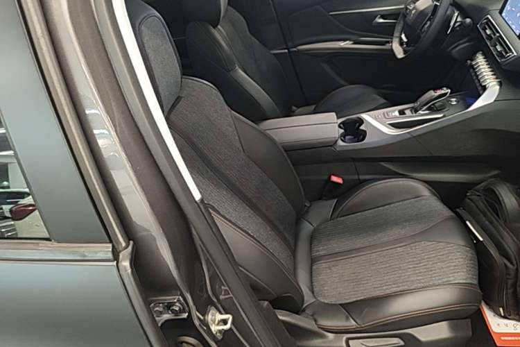 Used Peugeot 4008 2017 350THP Elite Edition Right Front Seat