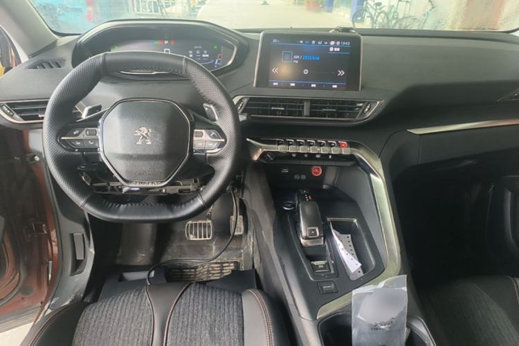 Used Peugeot 4008 2017 350THP Elite Edition Center Console