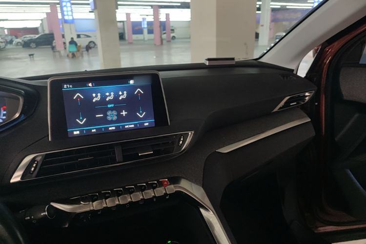 Used Peugeot 4008 2017 350THP Luxury Edition Center Console