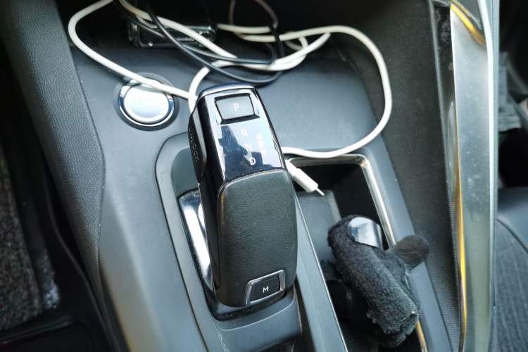 Used Peugeot 4008 2017 350THP Elite Edition Gear Lever