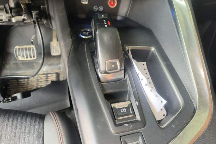 Used Peugeot 4008 2017 350THP Elite Edition Gear Lever