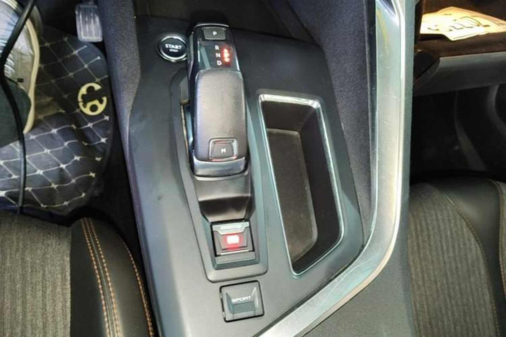 Used Peugeot 4008 2017 350THP Elite Edition Gear Lever