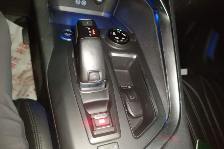 Used Peugeot 4008 2017 350THP Luxury Edition Gear Lever