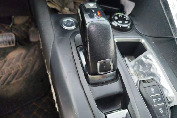 Used Peugeot 4008 2017 380THP Luxury Edition Gear Lever