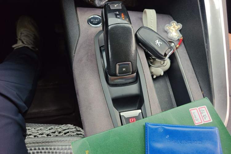 Used Peugeot 4008 2017 350THP Elite Edition Gear Lever