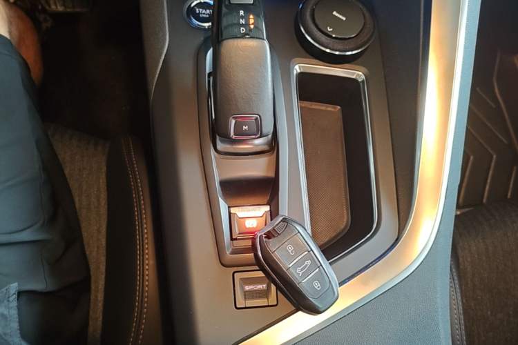 Used Peugeot 4008 2017 350THP Elite Edition Gear Lever