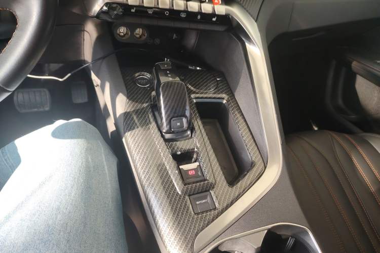 Used Peugeot 4008 2017 350THP Luxury Edition Gear Lever