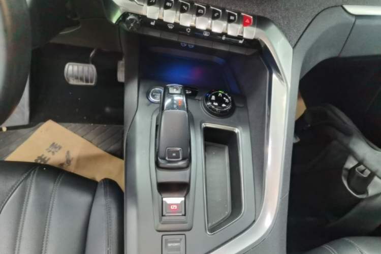 Used Peugeot 4008 2017 350THP Luxury Edition Gear Lever
