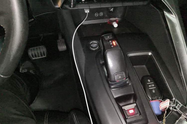 Used Peugeot 4008 2017 350THP Elite Edition Gear Lever