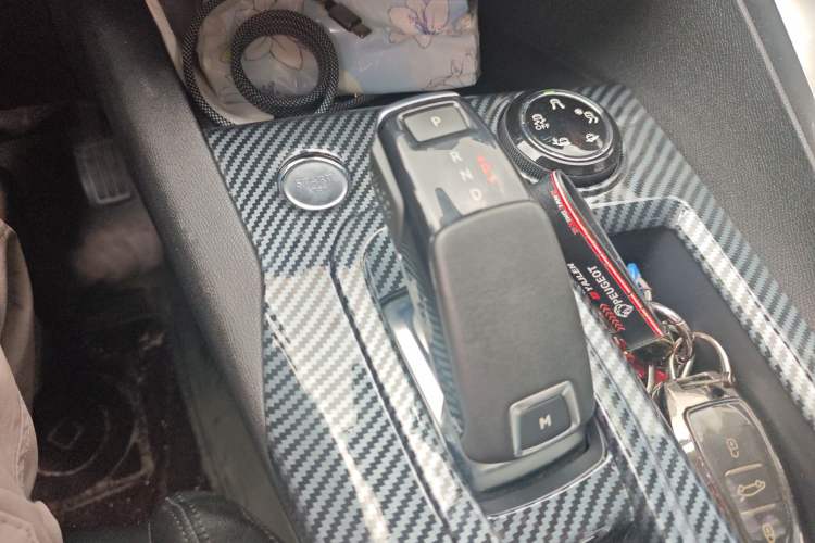 Used Peugeot 4008 2017 350THP Luxury Edition Gear Lever