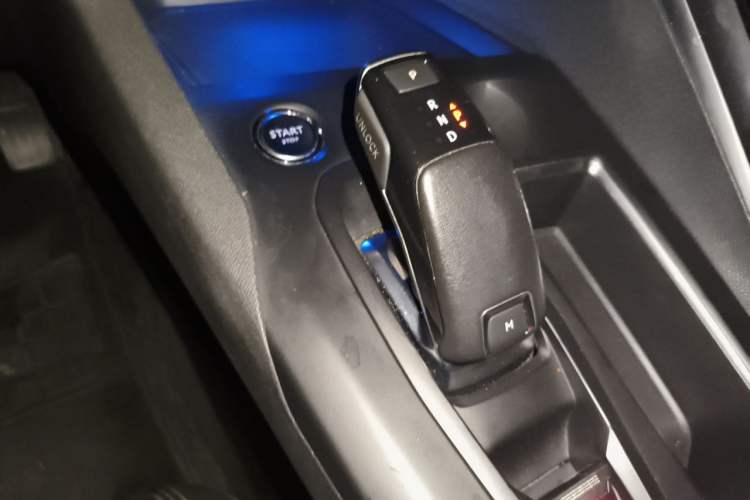 Used Peugeot 4008 2017 350THP Elite Edition Gear Lever
